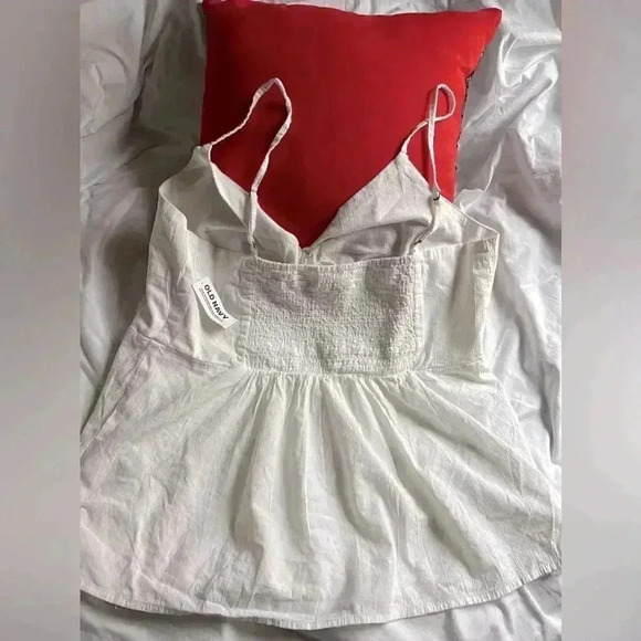 Old Navy Twist Front Cami Top - Picture 5 of 8